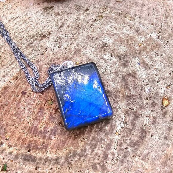 Nature Labradorite Carved Flashy Nine Tails Fox Pendant Necklace - Picture 9 of 10